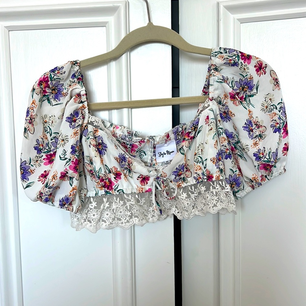 Cropped floral with lace detail shirt